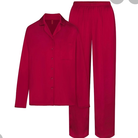 SKIMS Red Satin Pajama Set - Picture 4 of 14